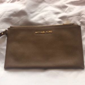 Michael kors wristlet slim wallet